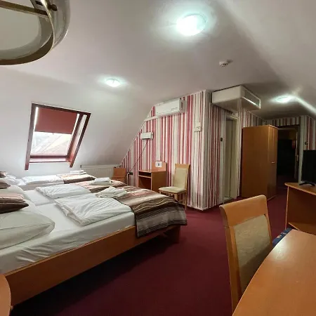 Minaret&etterem 호텔 에게르