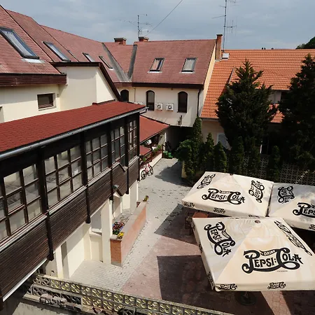 Minaret&etterem Ξενοδοχείο 3*